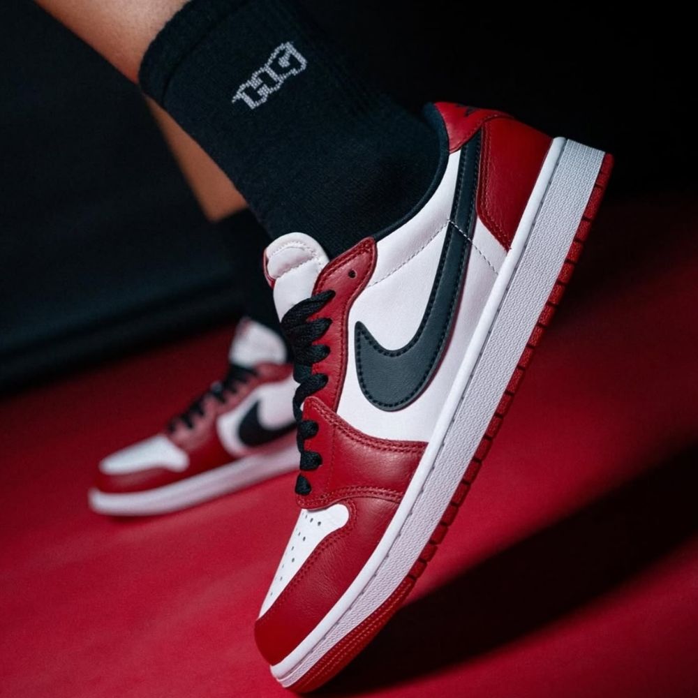 Air Jordan 1 Low OG Chicago 2025